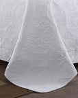 Circle White Coverlet Set