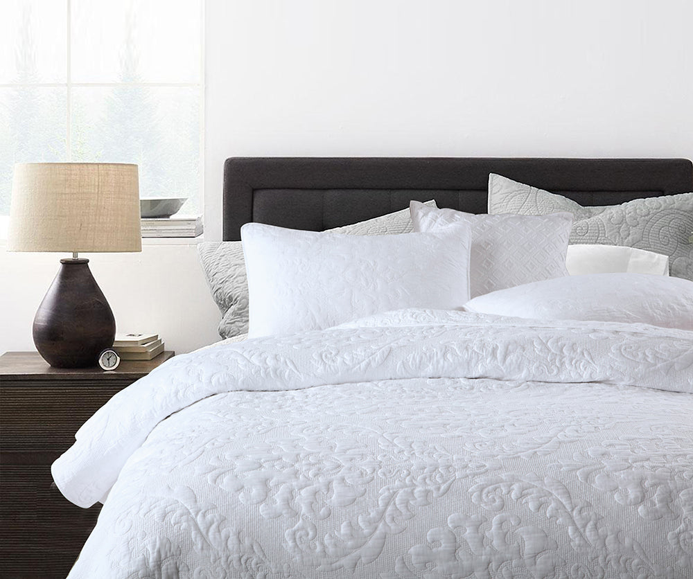 100% cotton White Patchwork Coverlet Bedspread with floral pattern